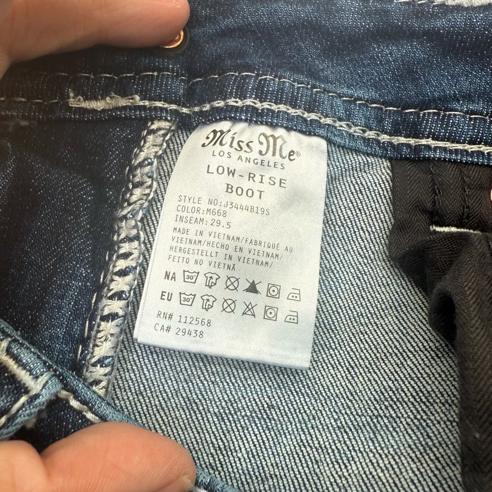 Miss Me Low-Rise‎ Boot Jeans Women’s Size 31x29.5 M668 J3444B19S